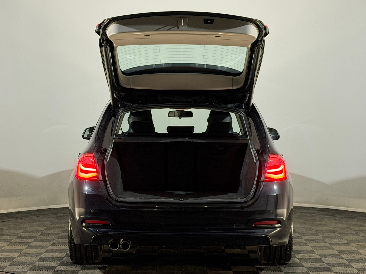 Used BMW 3 Series 2017 for sale - 76145745: Photo 8