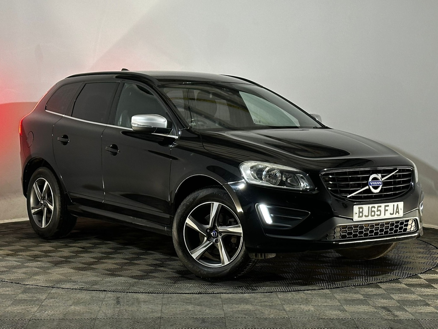 Used Volvo XC60 2015 for sale - 76017623: Photo 1