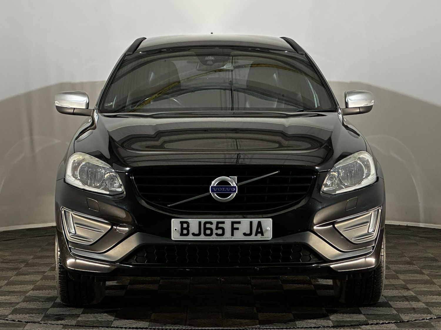 Used Volvo XC60 2015 for sale - 76017623: Photo 2