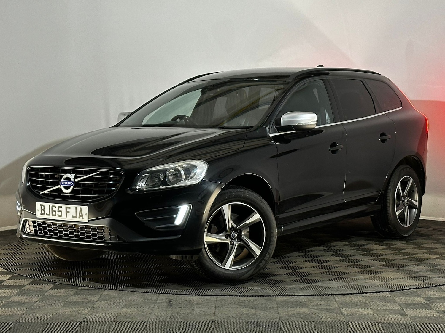 Used Volvo XC60 2015 for sale - 76017623: Photo 3