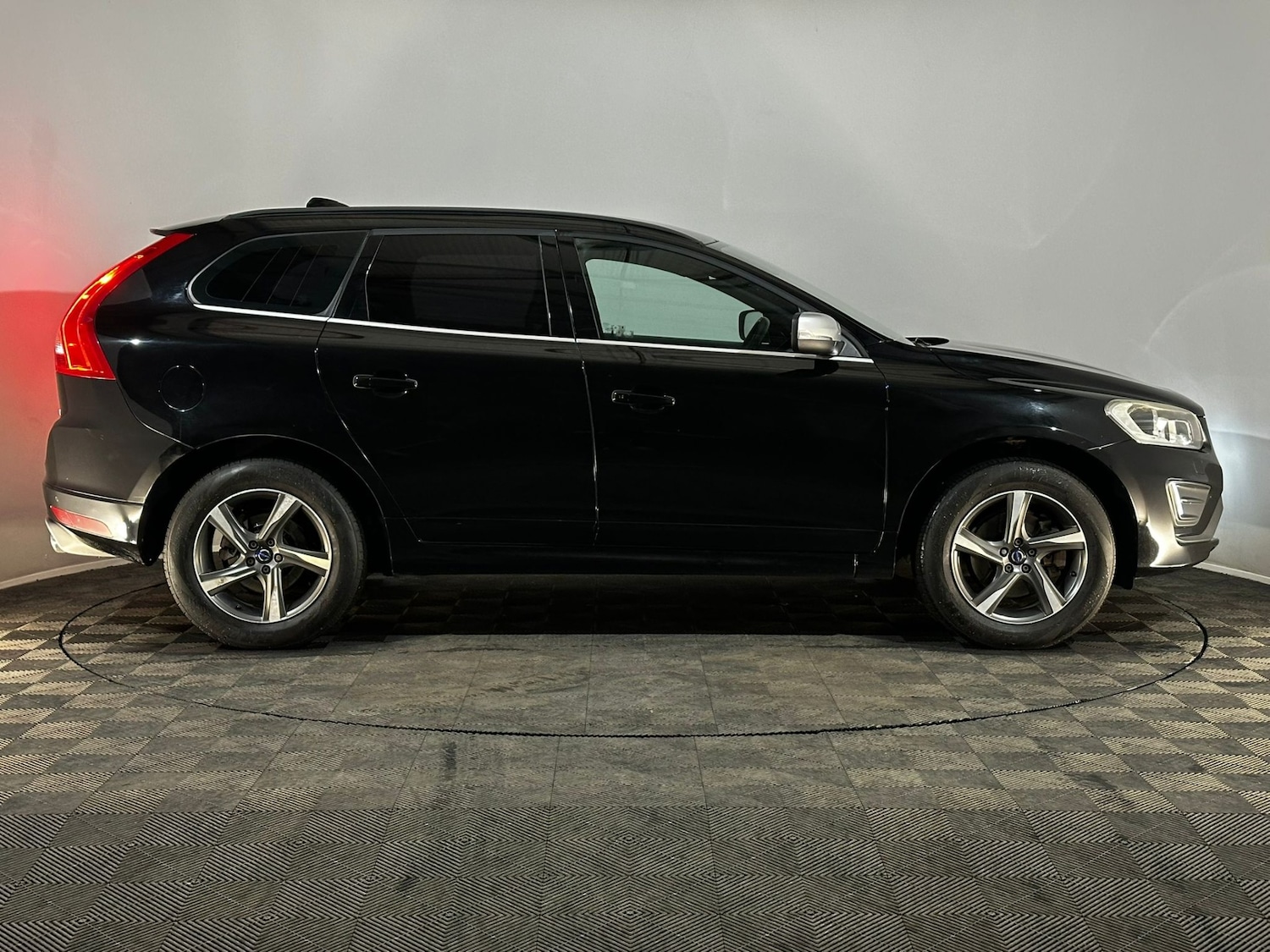 Used Volvo XC60 2015 for sale - 76017623: Photo 4