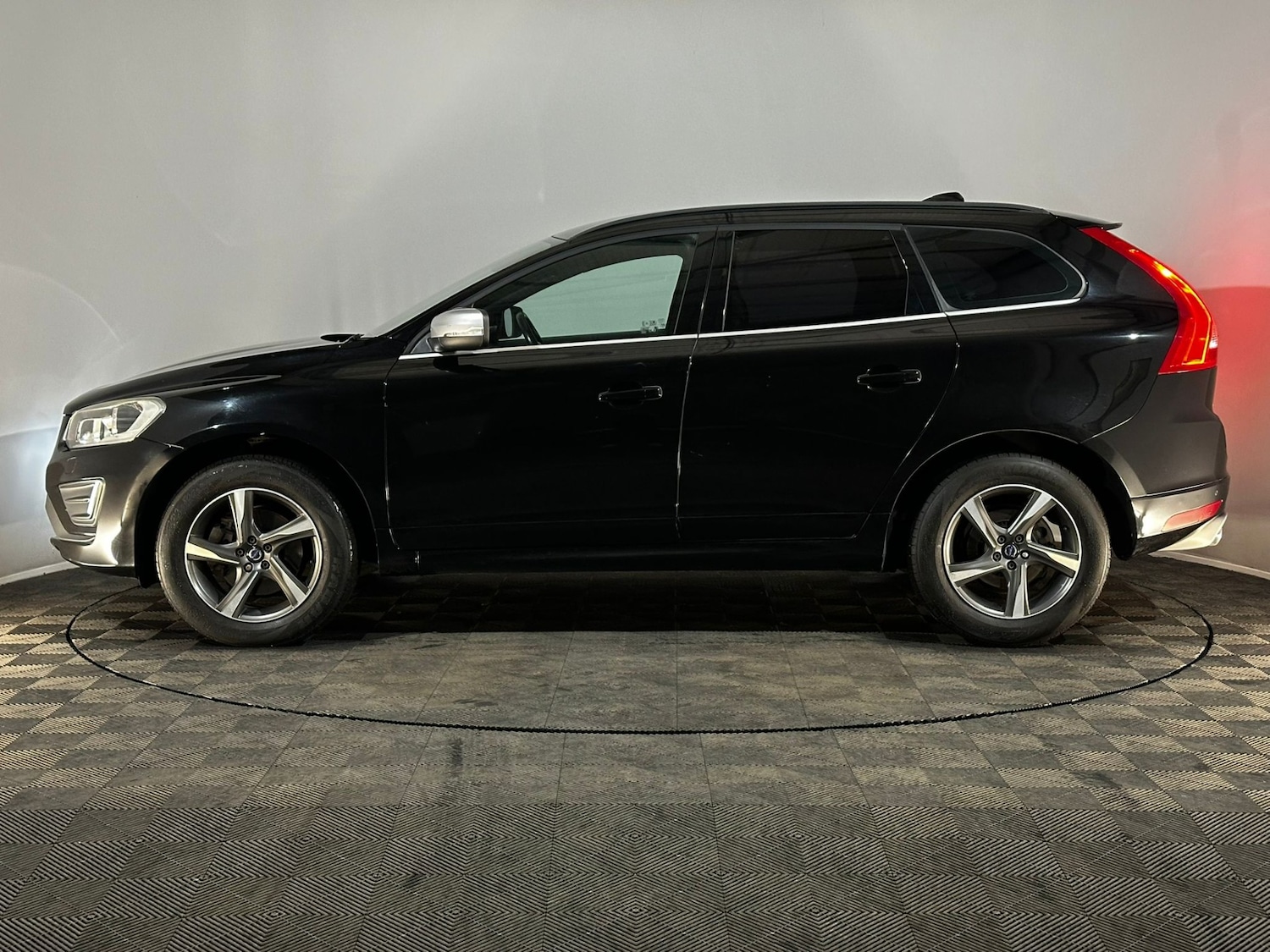 Used Volvo XC60 2015 for sale - 76017623: Photo 5