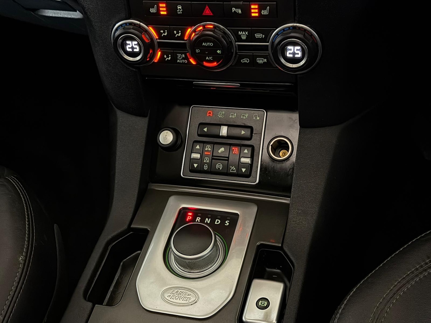 Used Land Rover Discovery 2015 for sale - 76089961: Photo 15