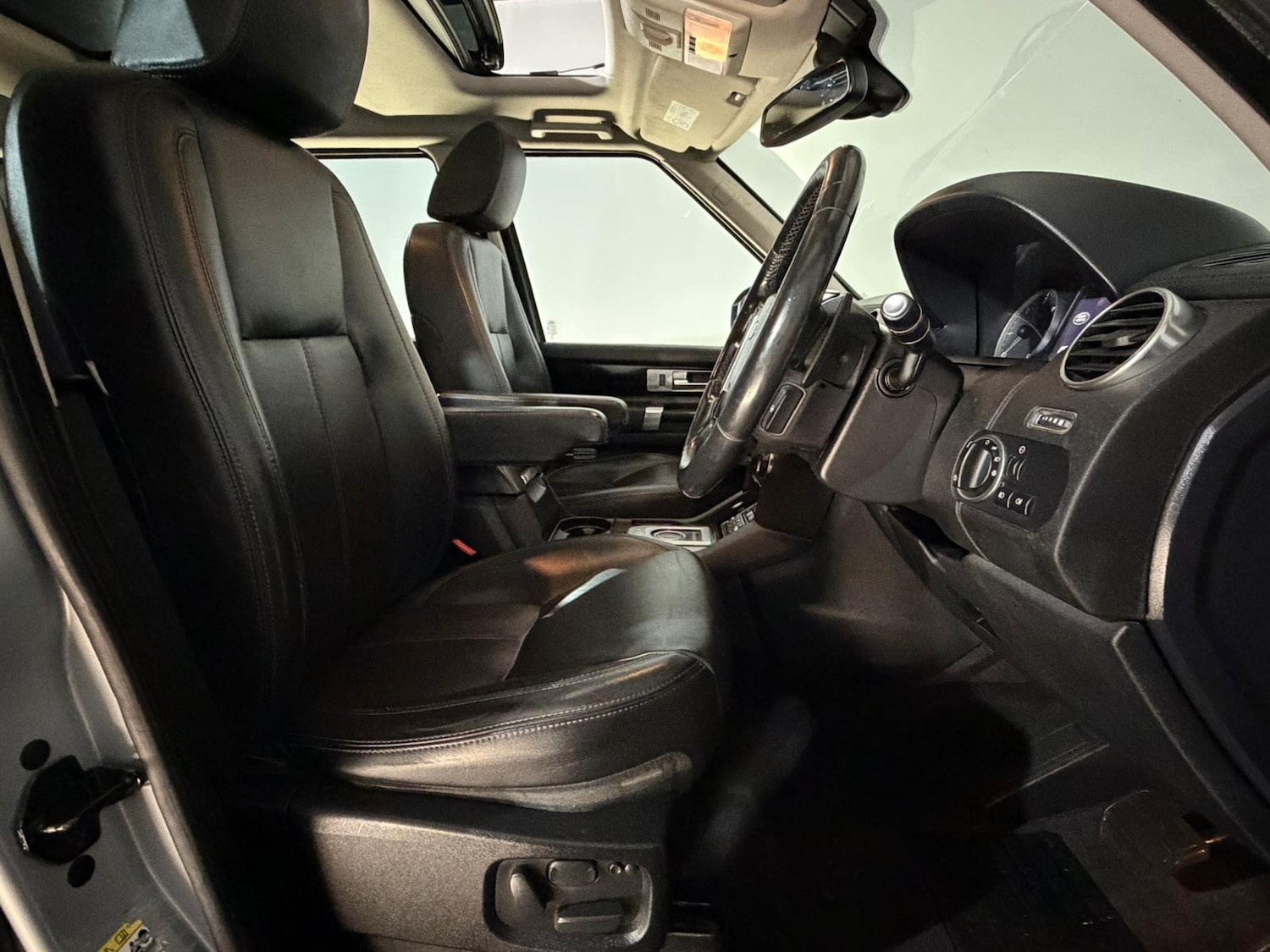 Used Land Rover Discovery 2015 for sale - 76089961: Photo 16