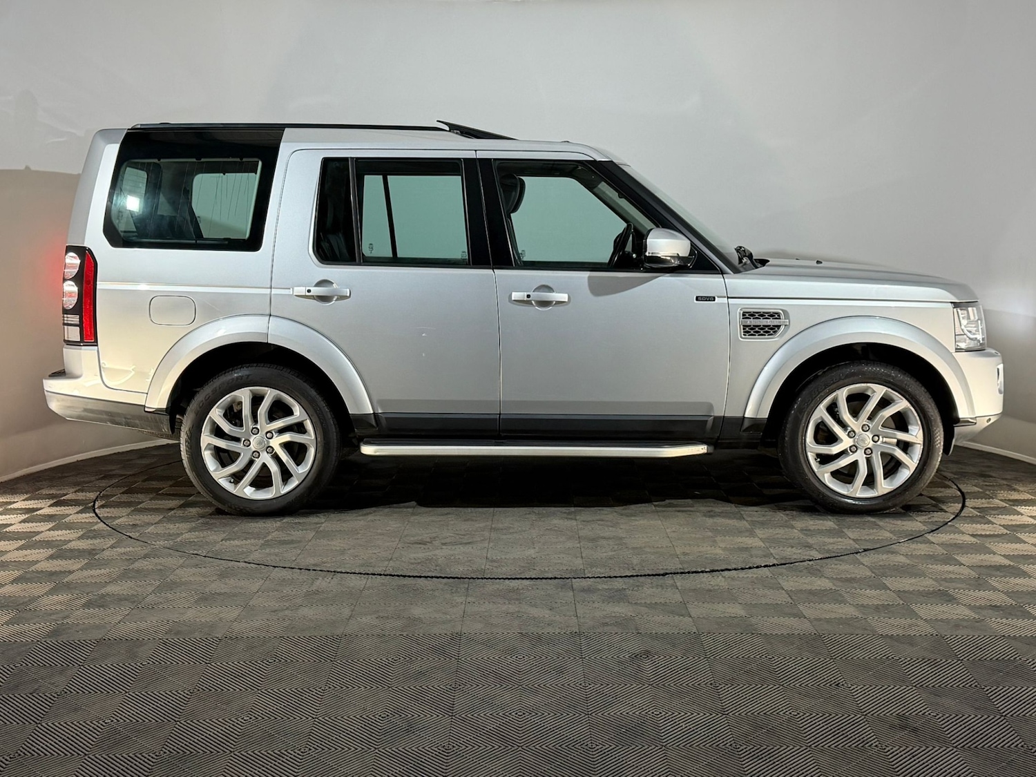 Used Land Rover Discovery 2015 for sale - 76089961: Photo 4