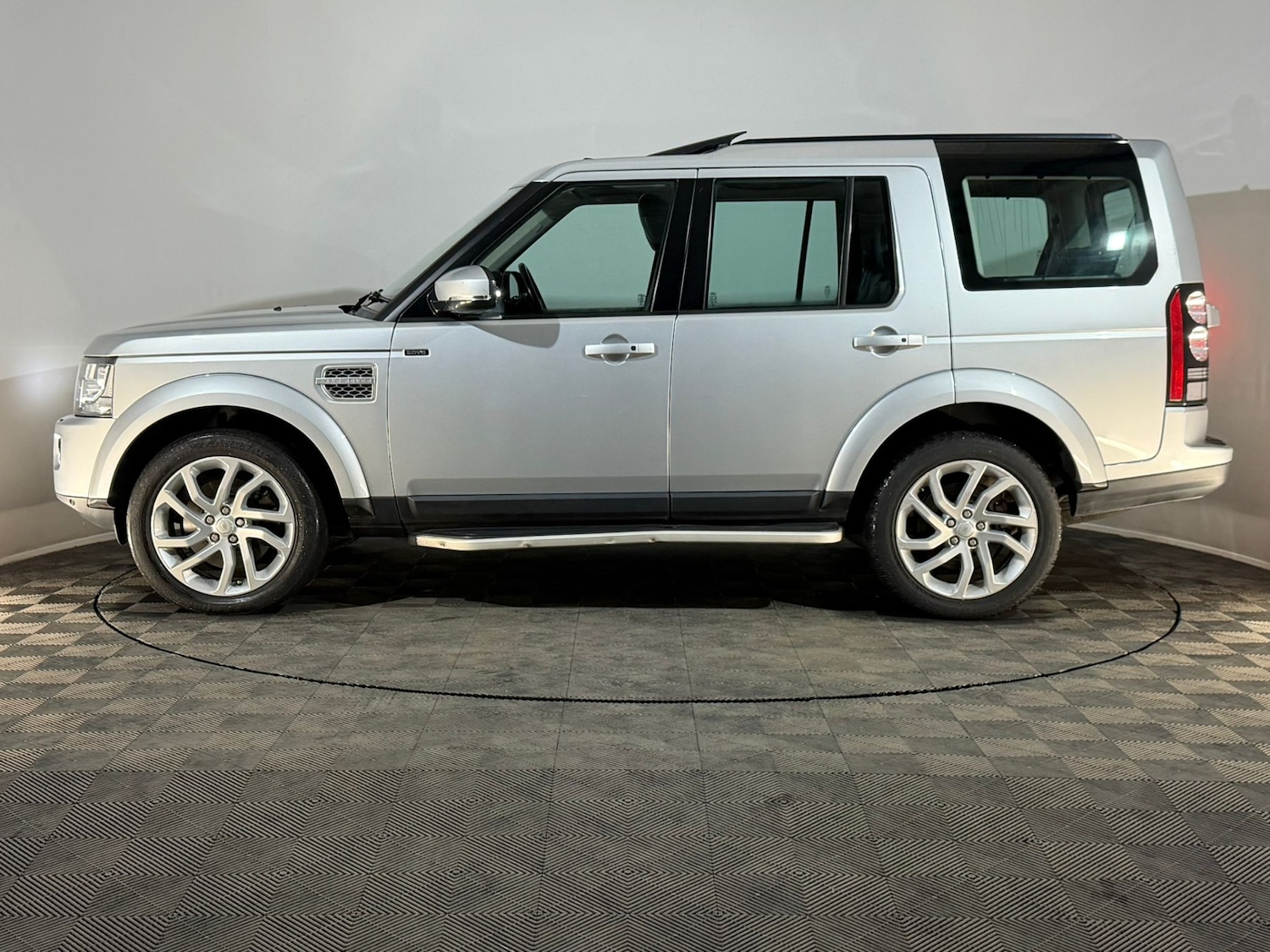 Used Land Rover Discovery 2015 for sale - 76089961: Photo 5