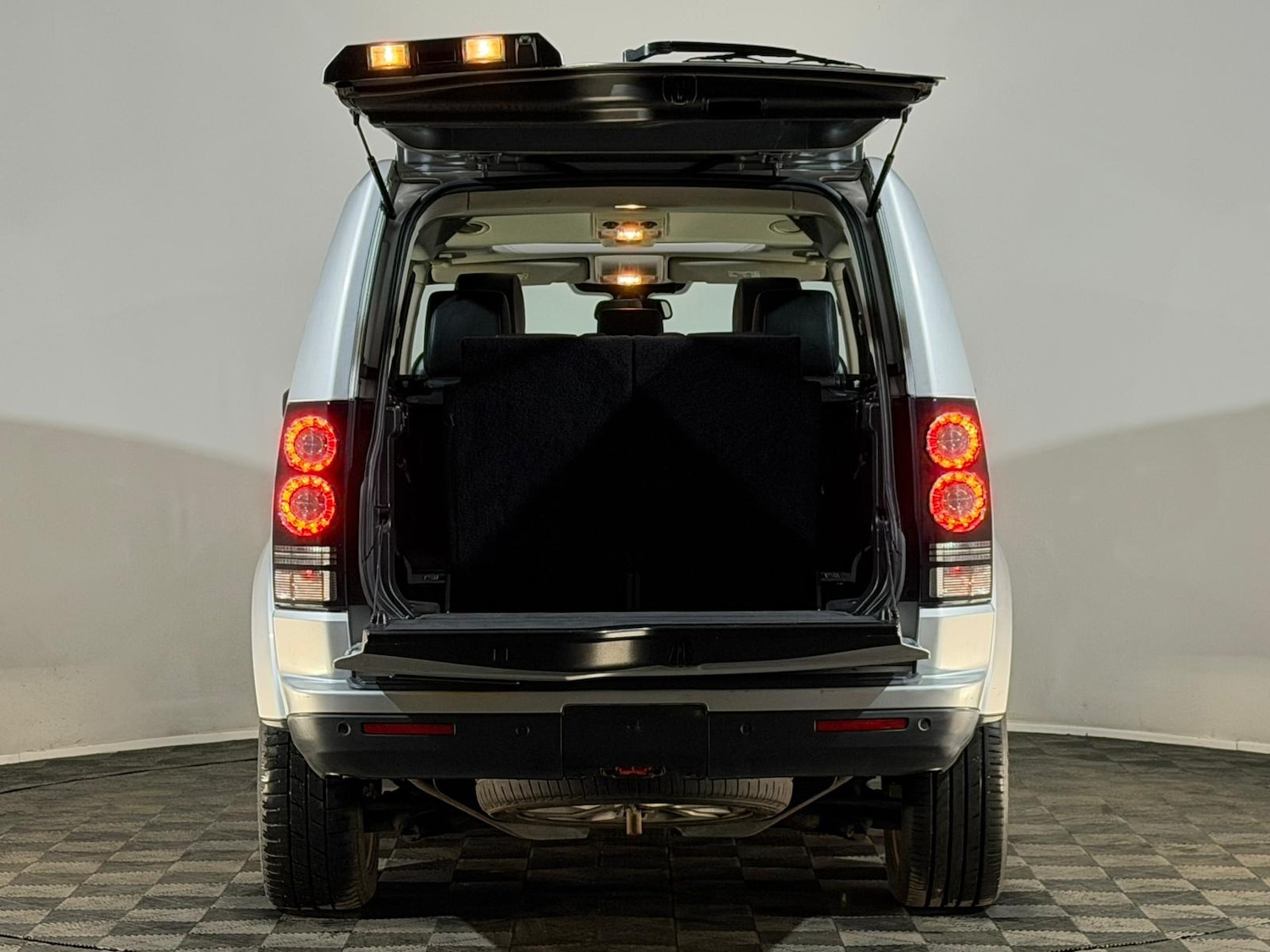 Used Land Rover Discovery 2015 for sale - 76089961: Photo 8