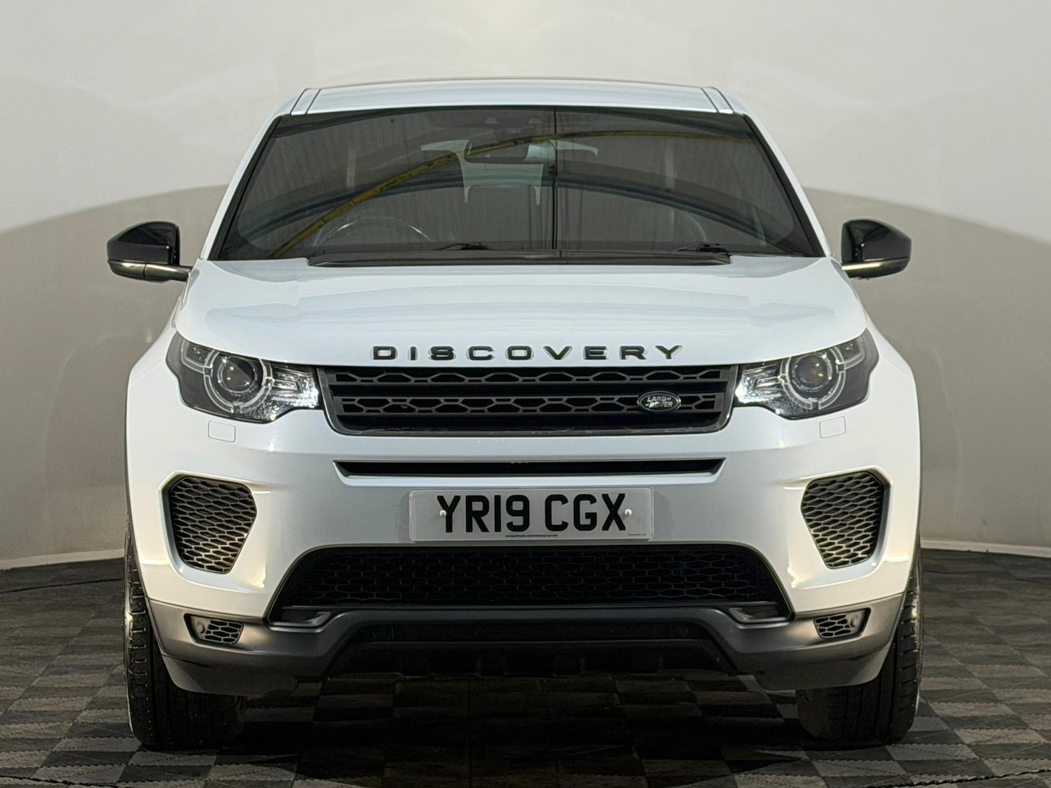 Used Land Rover Discovery Sport 2019 for sale - 76931778: Photo 2