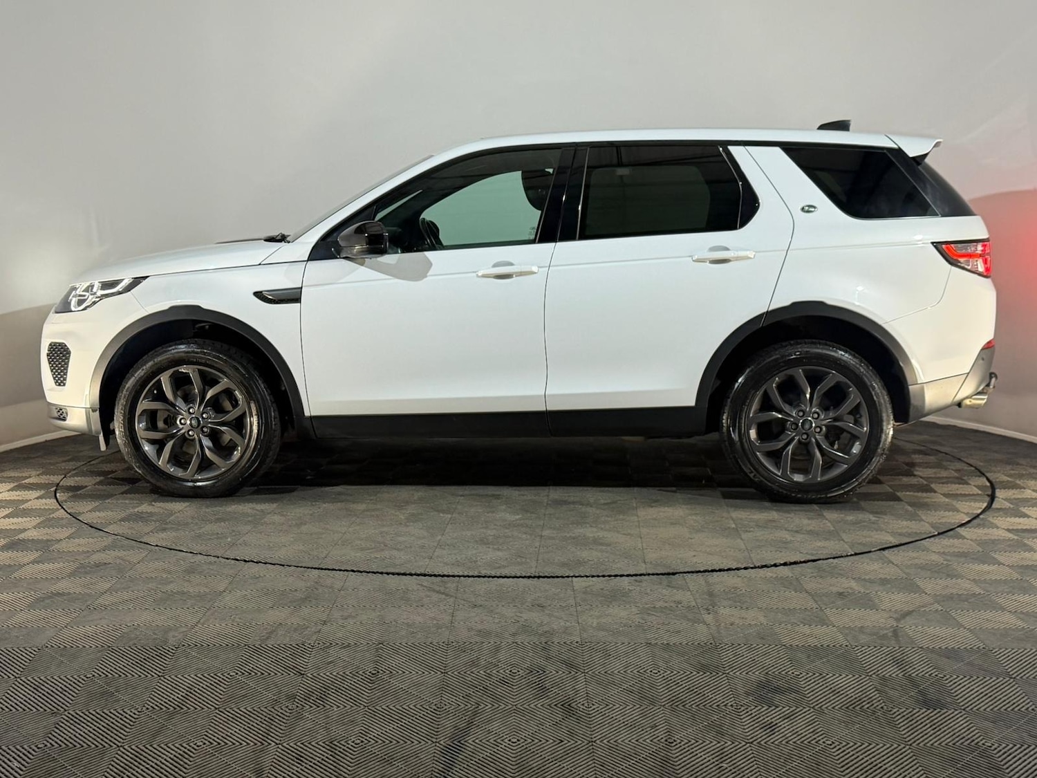 Used Land Rover Discovery Sport 2019 for sale - 76931778: Photo 5