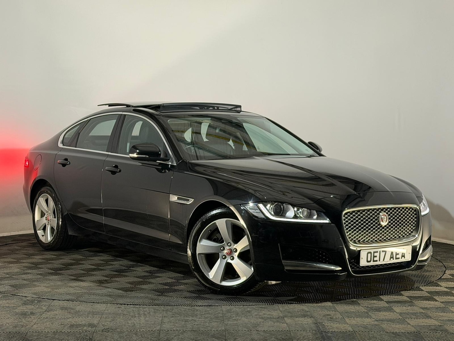 Used Jaguar XF 2017 for sale - 76611347: Photo 1