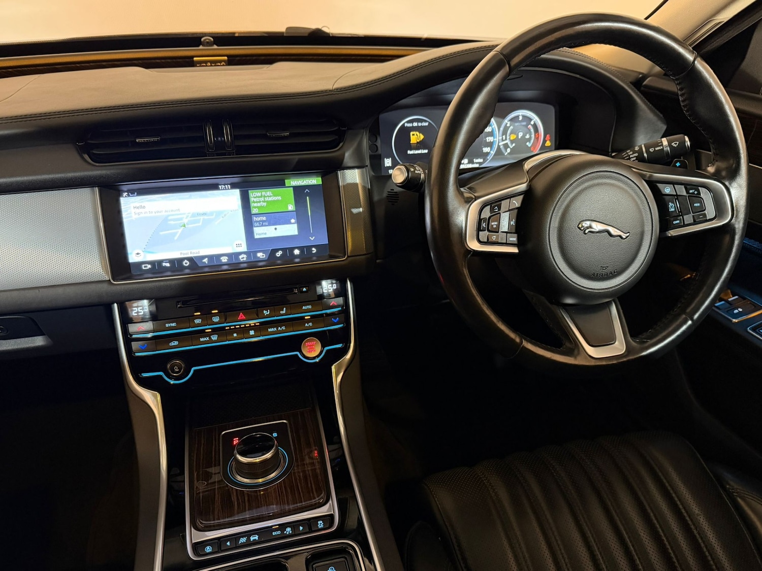 Used Jaguar XF 2017 for sale - 76611347: Photo 12