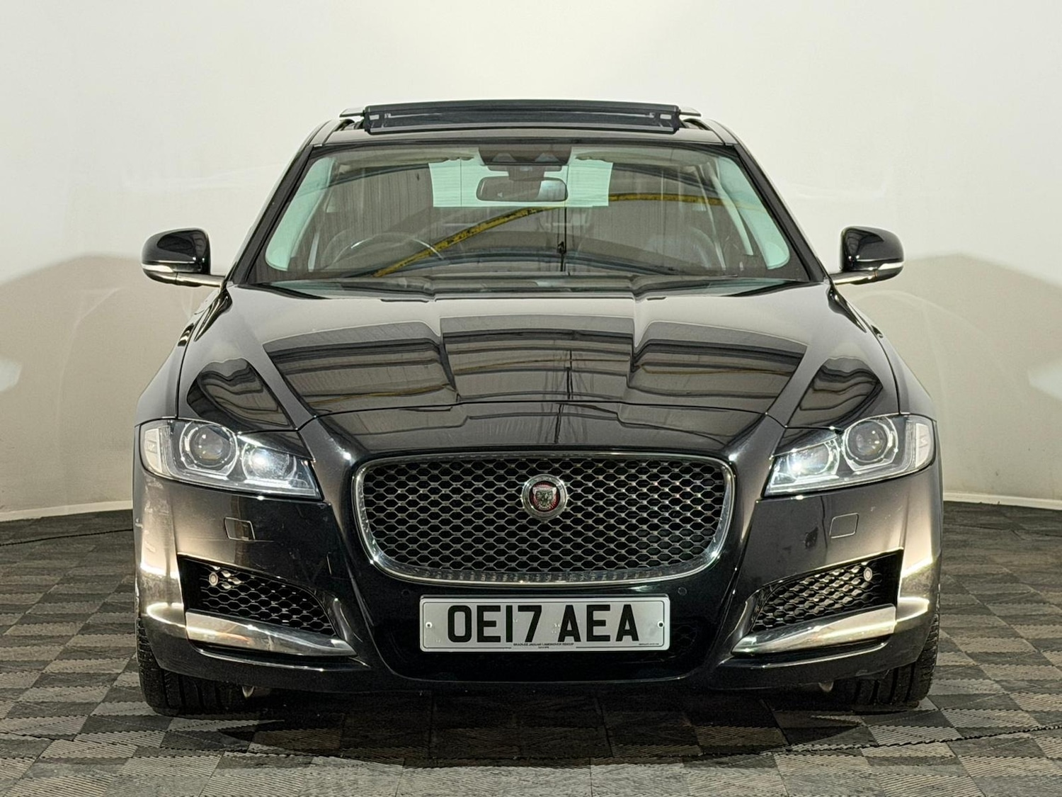 Used Jaguar XF 2017 for sale - 76611347: Photo 2