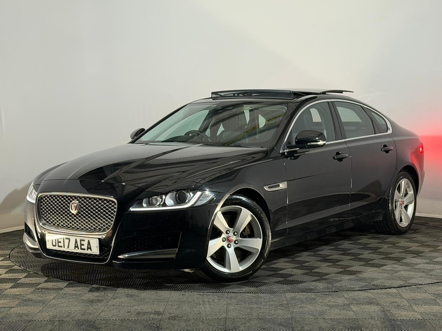 Used Jaguar XF 2017 for sale - 76611347: Photo 3