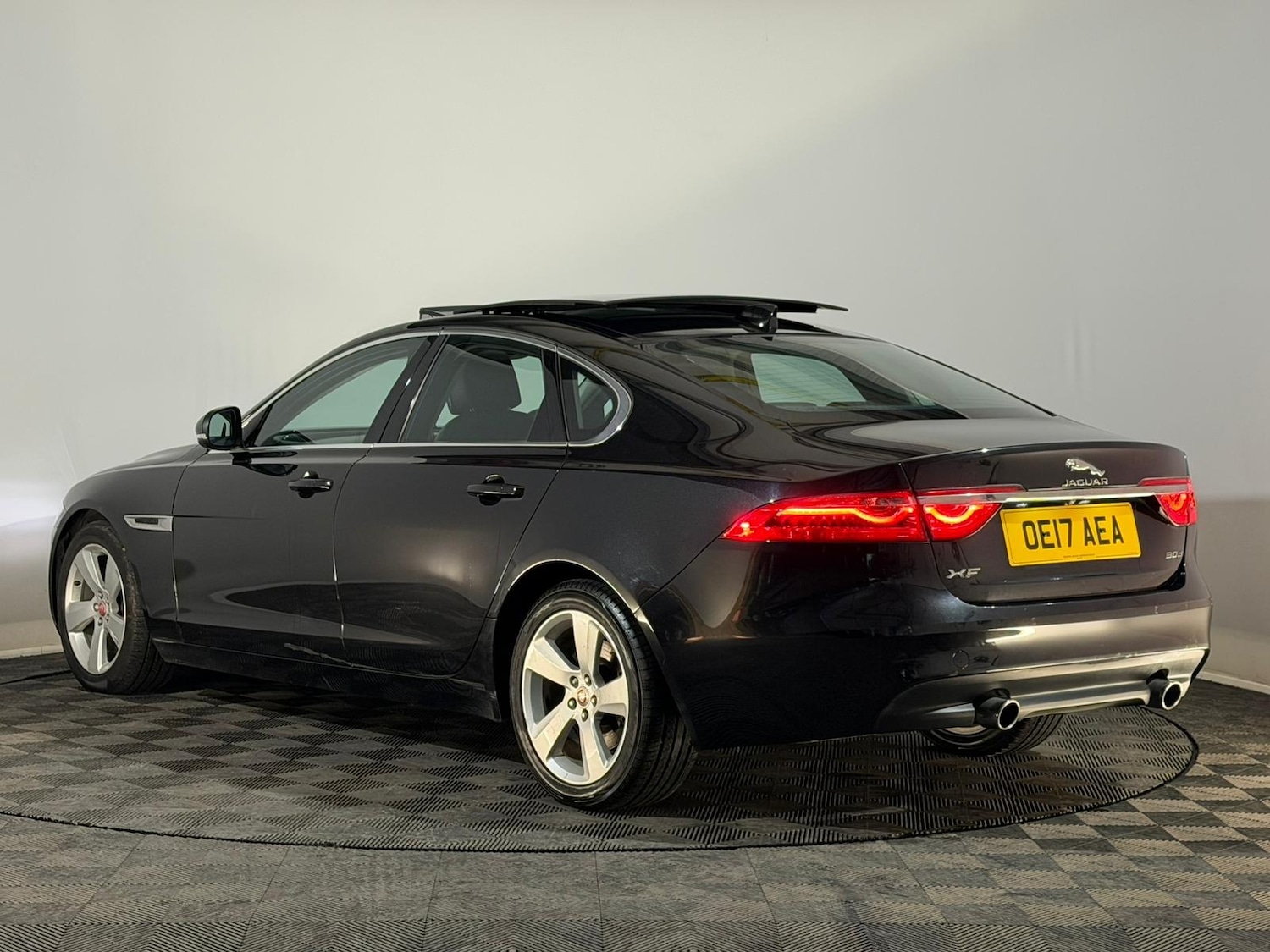 Used Jaguar XF 2017 for sale - 76611347: Photo 9