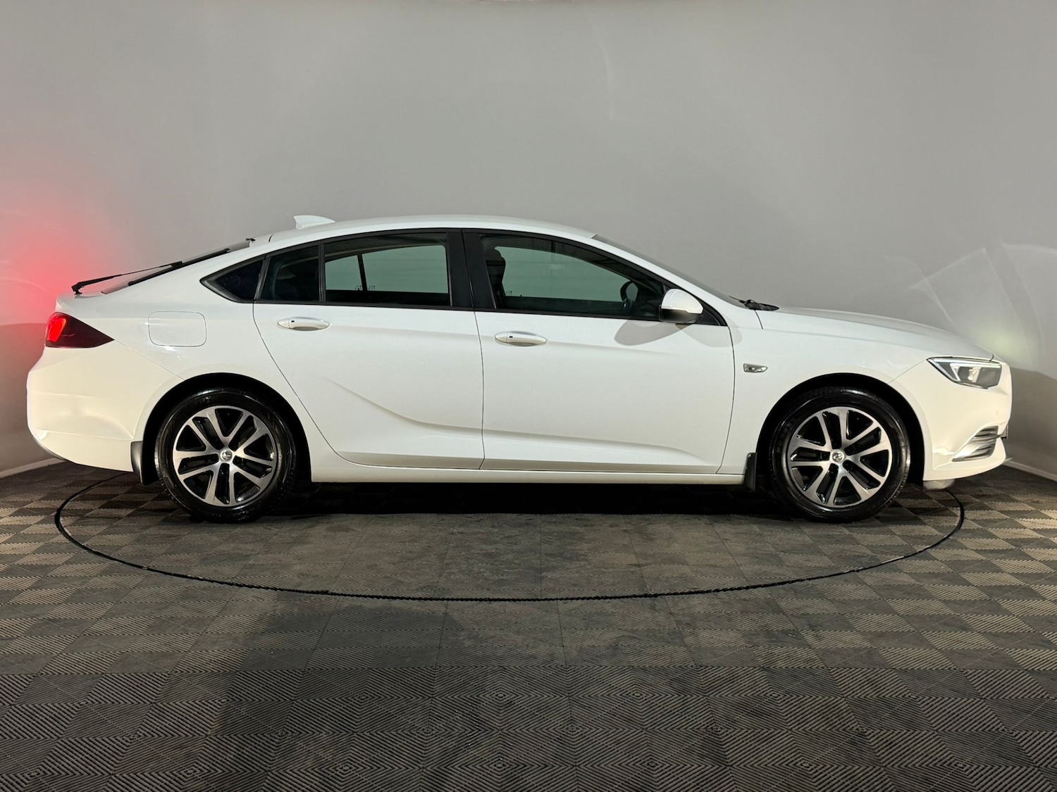Used Vauxhall Insignia 2017 for sale - 77164701: Photo 4