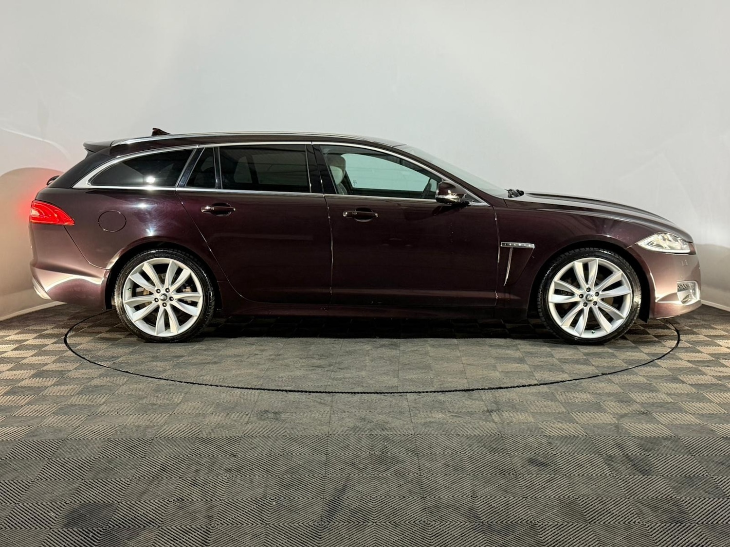 Used Jaguar XF 2012 for sale - 76987006: Photo 4