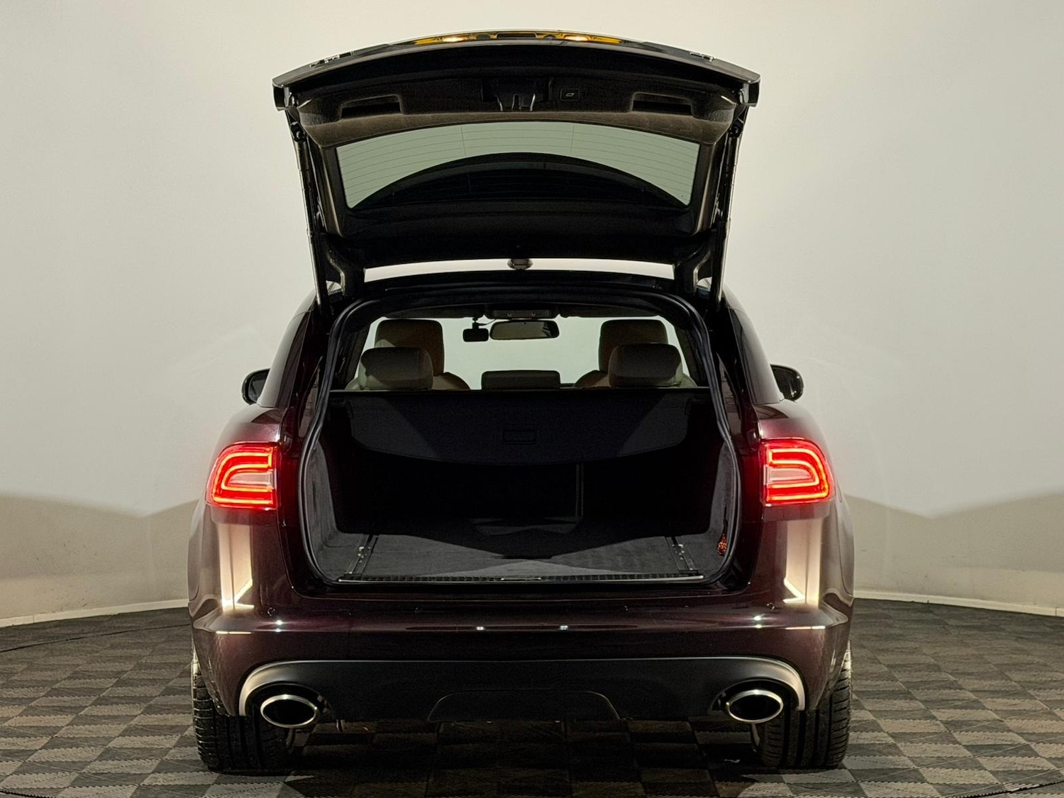 Used Jaguar XF 2012 for sale - 76987006: Photo 8