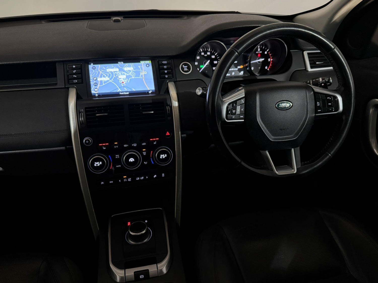 Used Land Rover Discovery Sport 2017 for sale - 76344306: Photo 13
