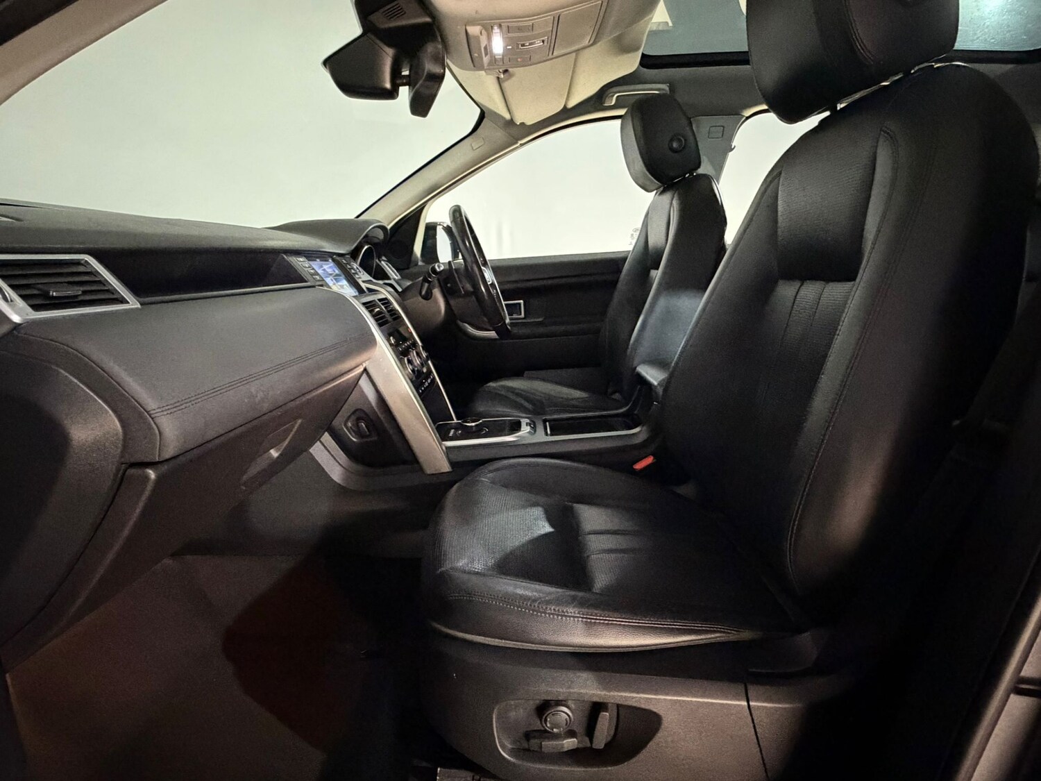 Used Land Rover Discovery Sport 2017 for sale - 76344306: Photo 17