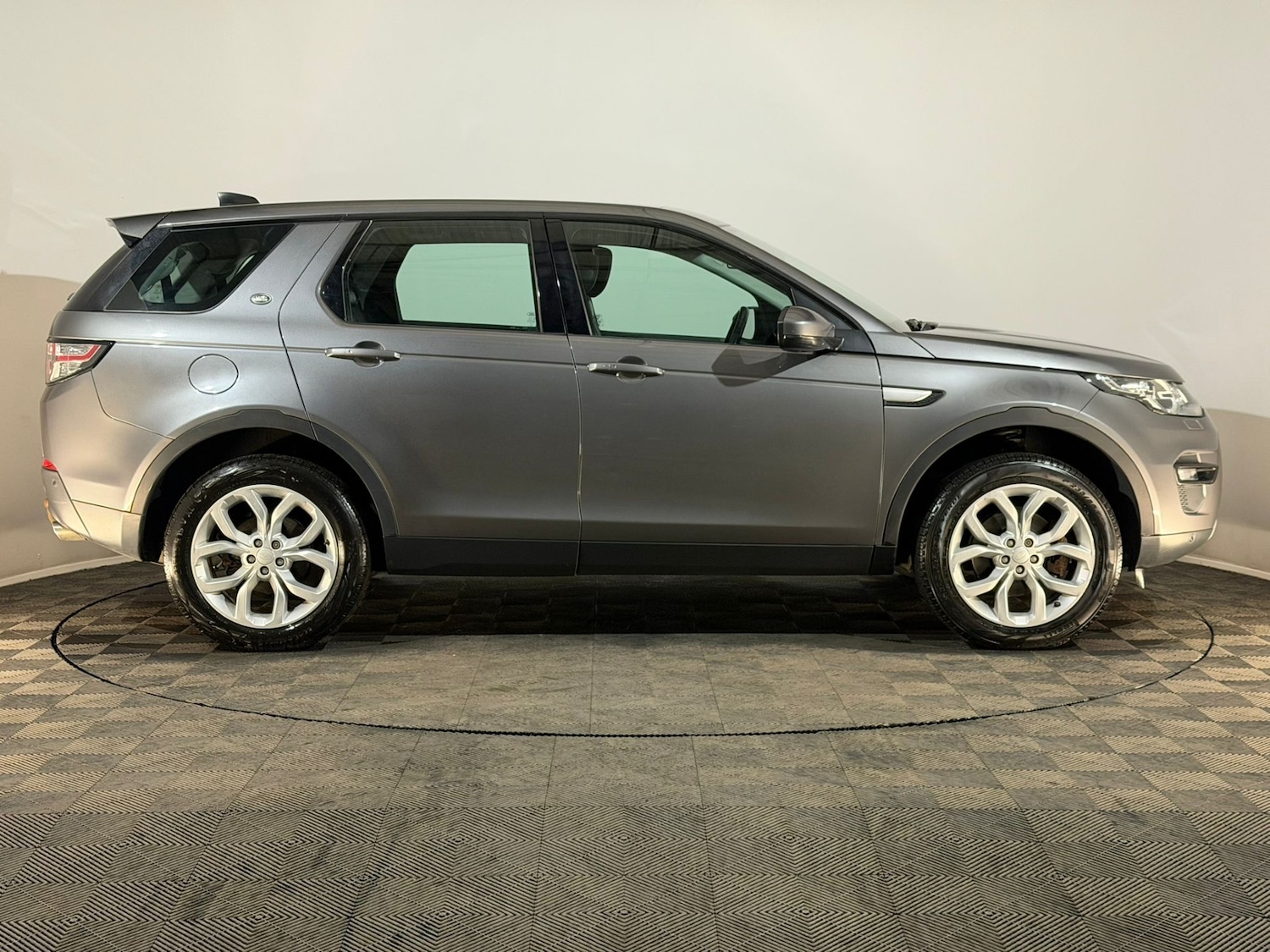 Used Land Rover Discovery Sport 2017 for sale - 76344306: Photo 4
