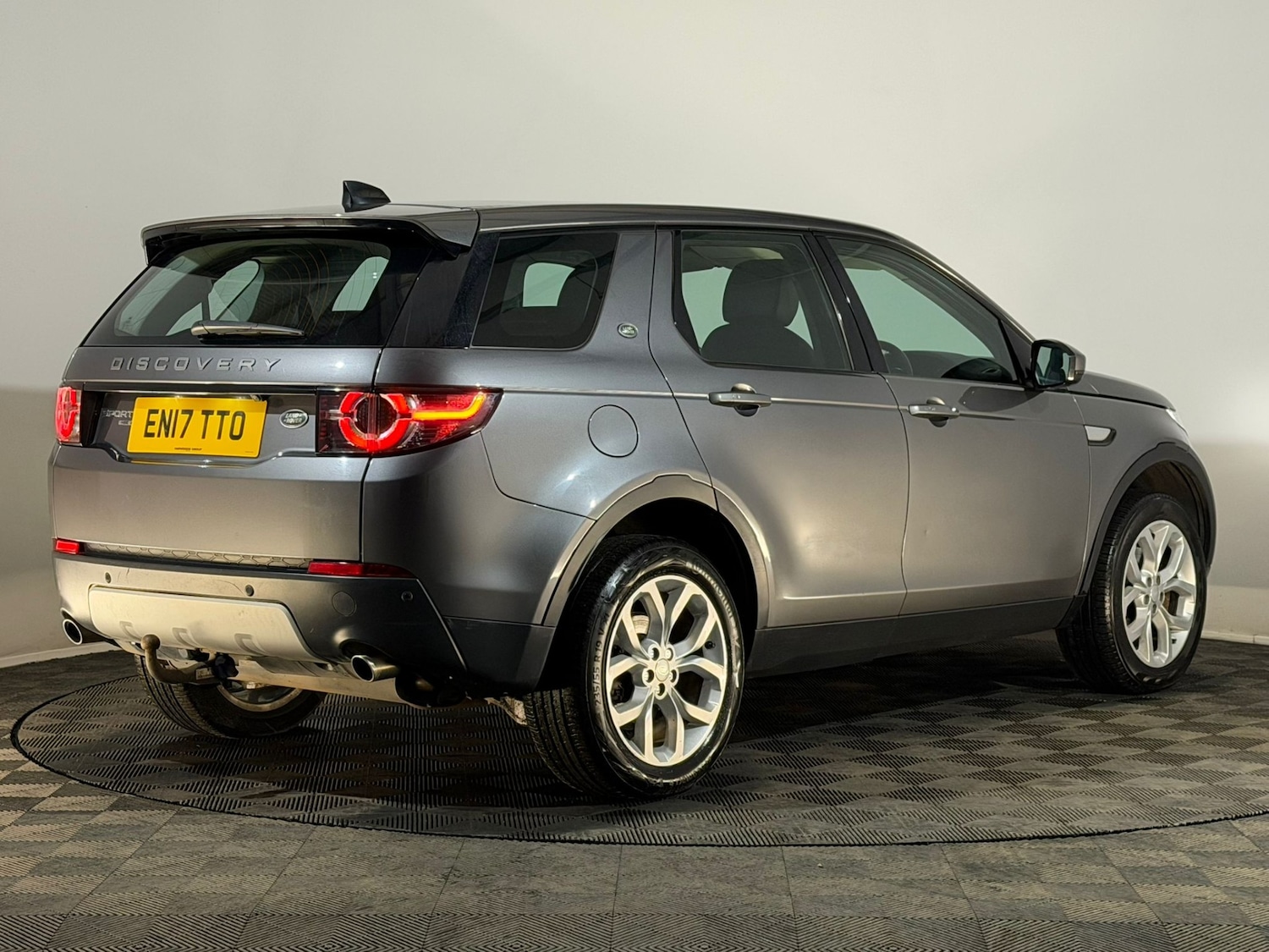 Used Land Rover Discovery Sport 2017 for sale - 76344306: Photo 6