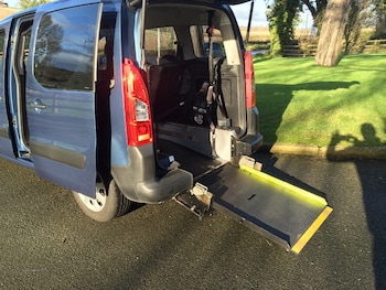 Used Peugeot Partner Tepee 2010 for sale - 43051899: Photo