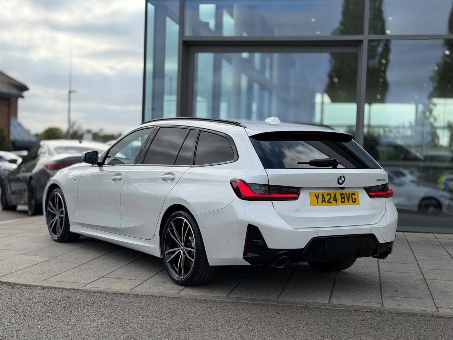 Used BMW 3 Series 2024 for sale - 77332577: Photo 2