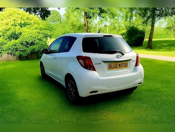 Used Toyota Yaris 2012 for sale - 75577561: Photo
