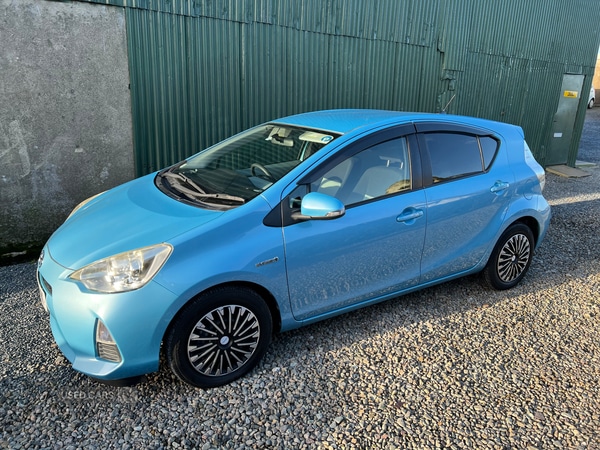 Used Toyota Aqua 2023 for sale - 77009169: Photo 2