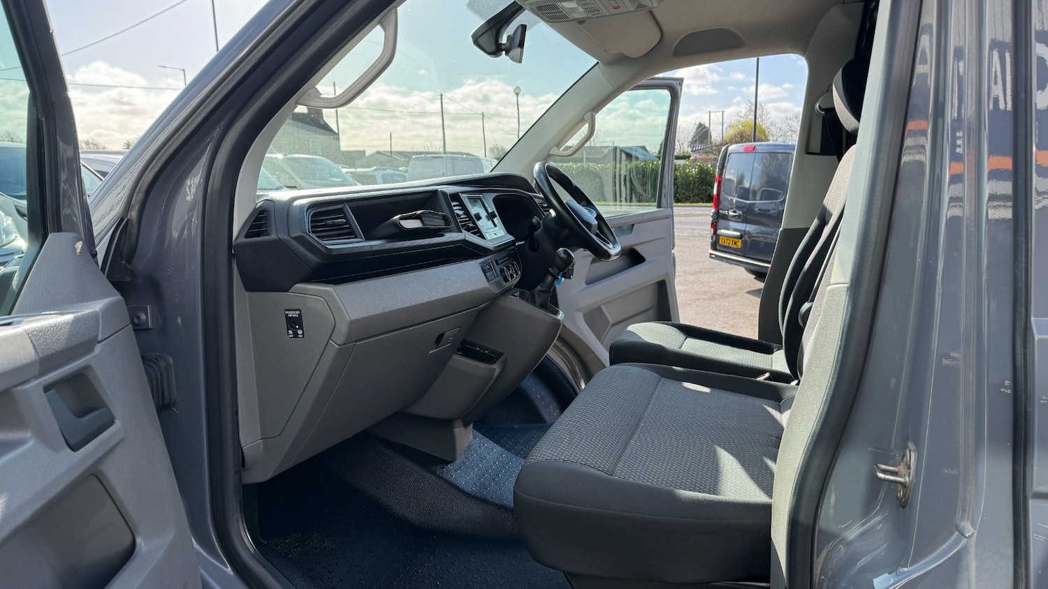 Used Volkswagen Transporter 2023 for sale - 77877200: Photo 12