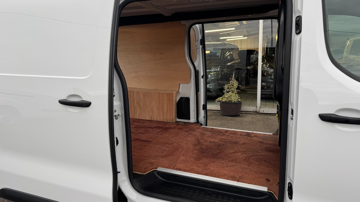 Used Peugeot Expert 2022 for sale - 76748984: Photo 10