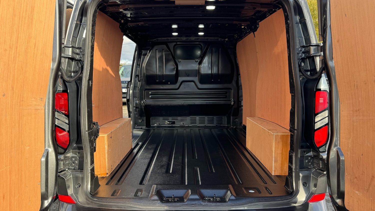 Used Ford Transit Custom 2024 for sale - 76588391: Photo 8