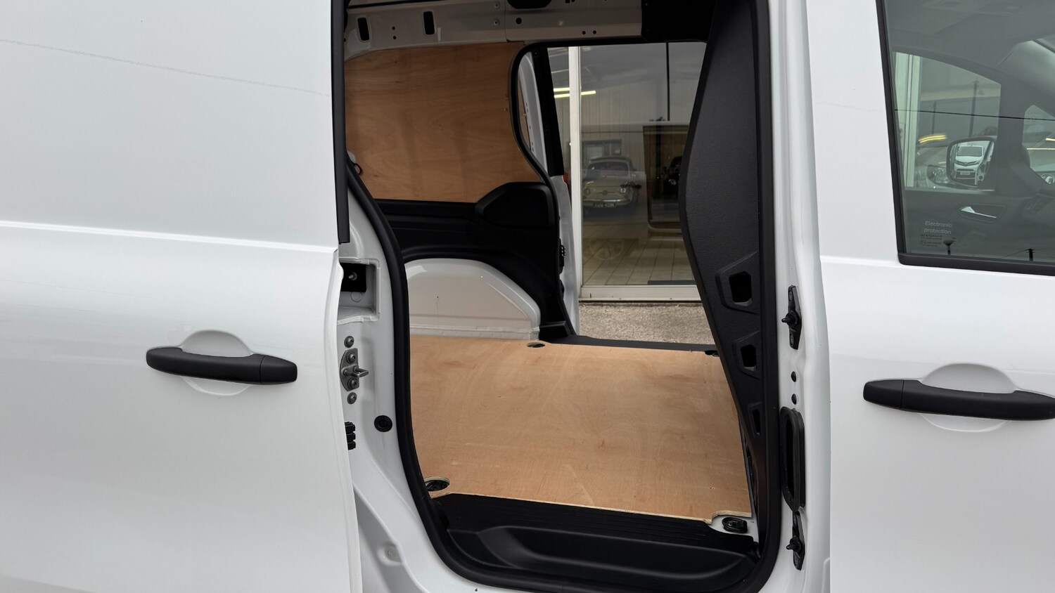 Used Renault Kangoo 2024 for sale - 76309720: Photo 10