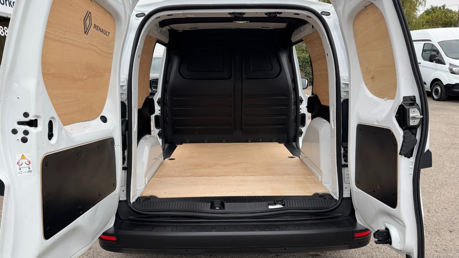 Used Renault Kangoo 2024 for sale - 76309720: Photo 7