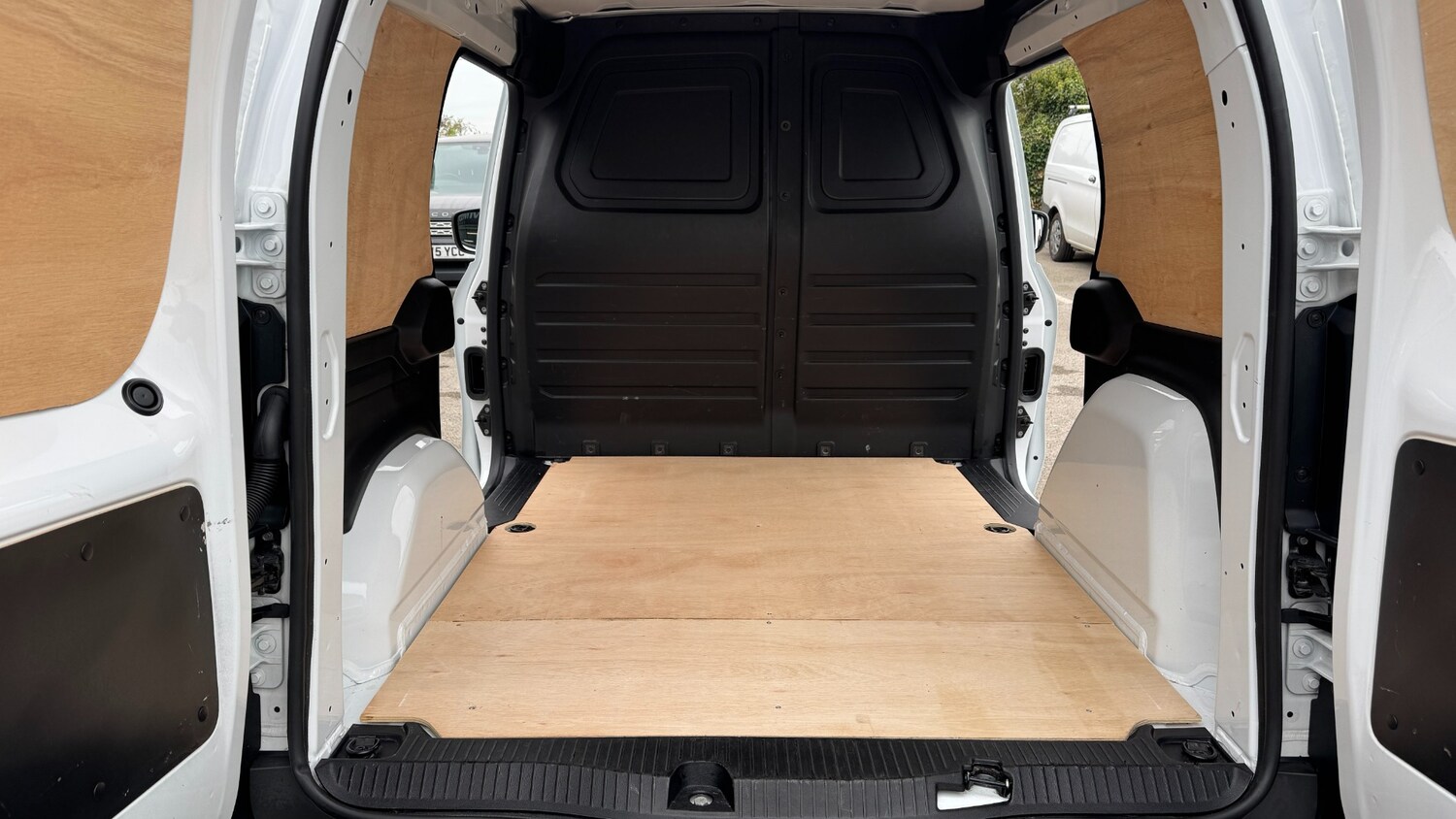 Used Renault Kangoo 2024 for sale - 76309720: Photo 8