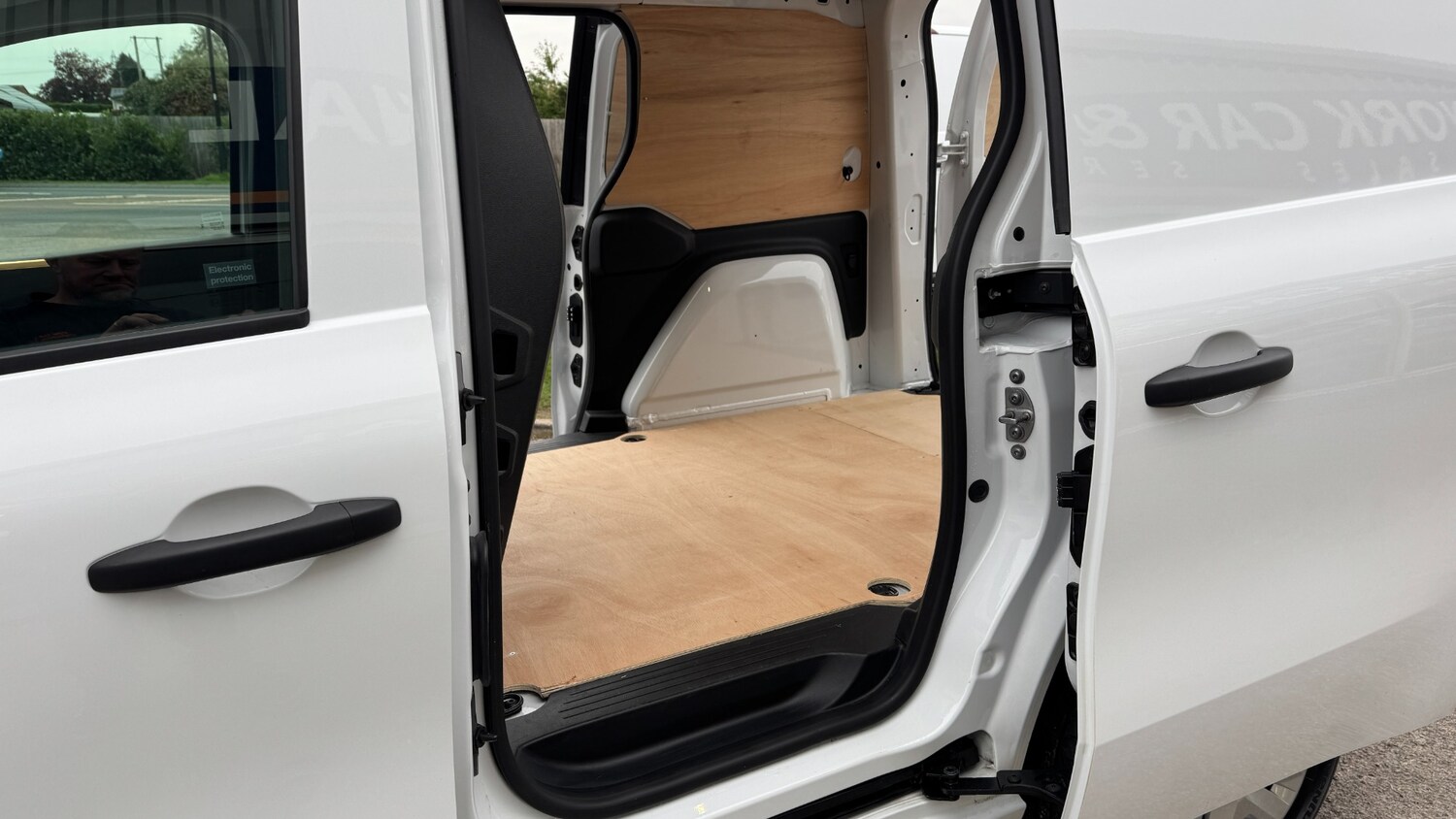 Used Renault Kangoo 2024 for sale - 76309720: Photo 9