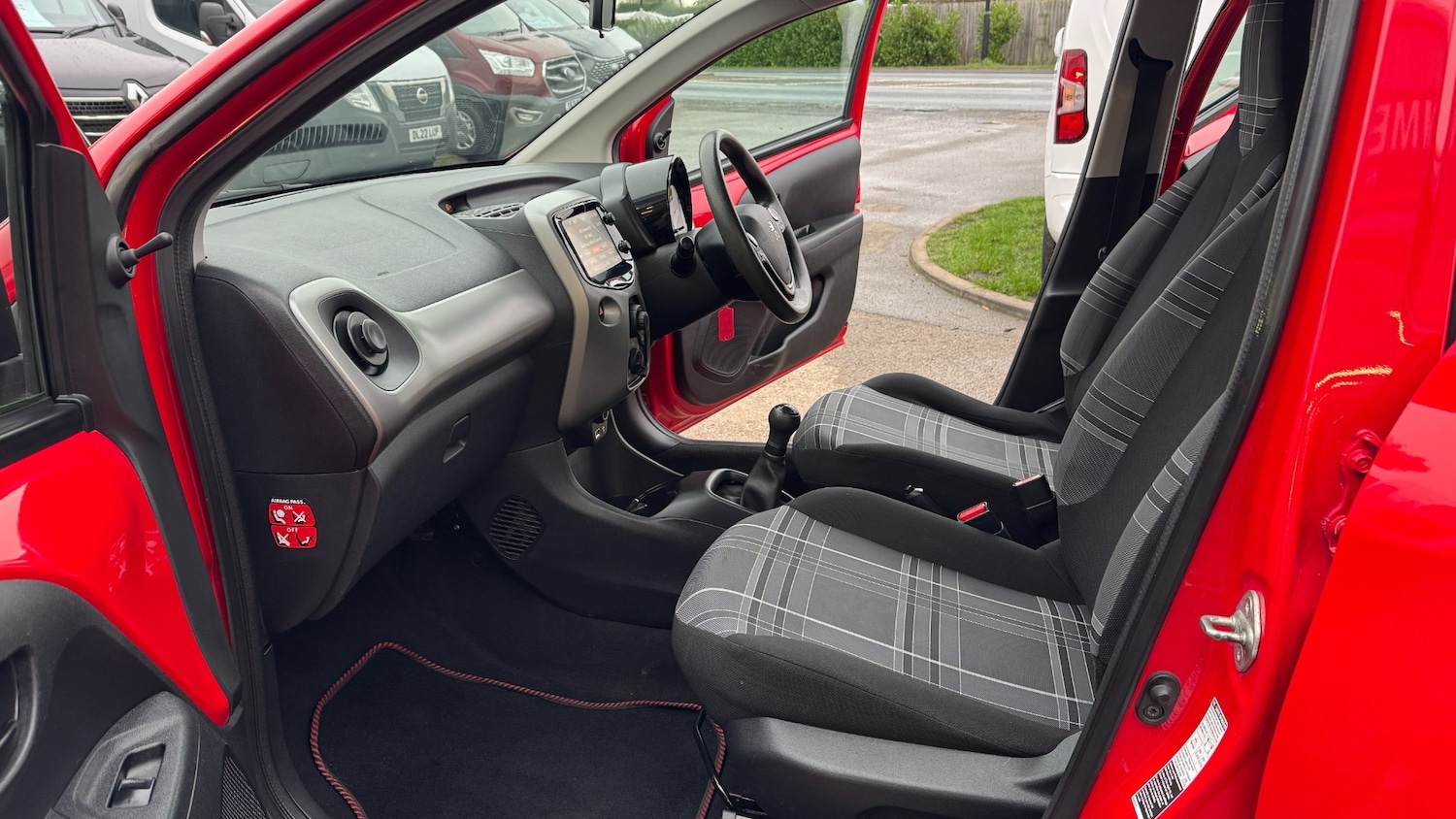 Used Peugeot 108 2017 for sale - 76663584: Photo 11