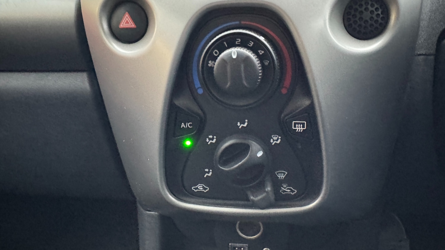 Used Peugeot 108 2017 for sale - 76663584: Photo 15