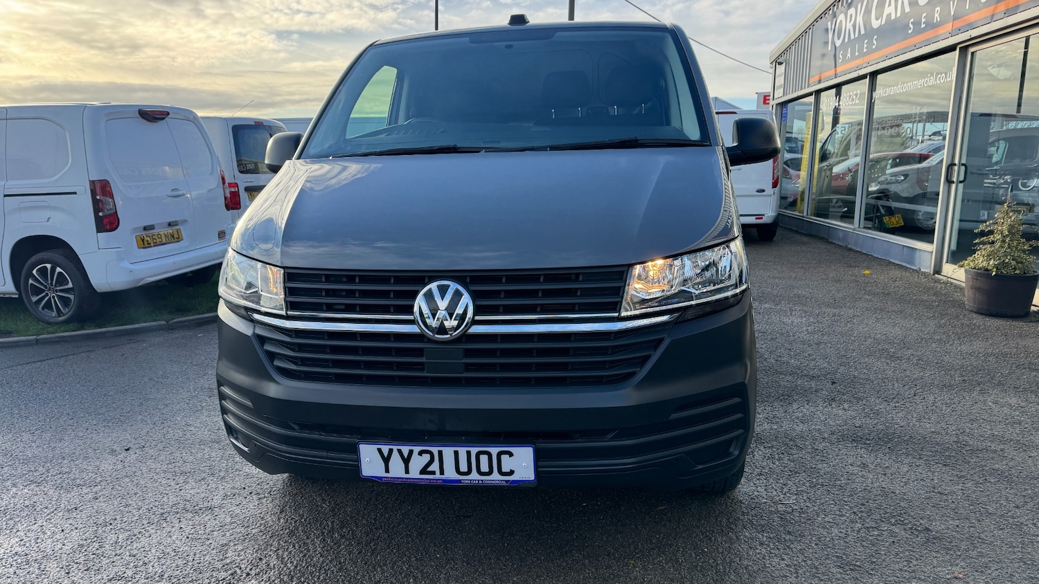 Used Volkswagen Transporter 2021 for sale - 76663628: Photo 2