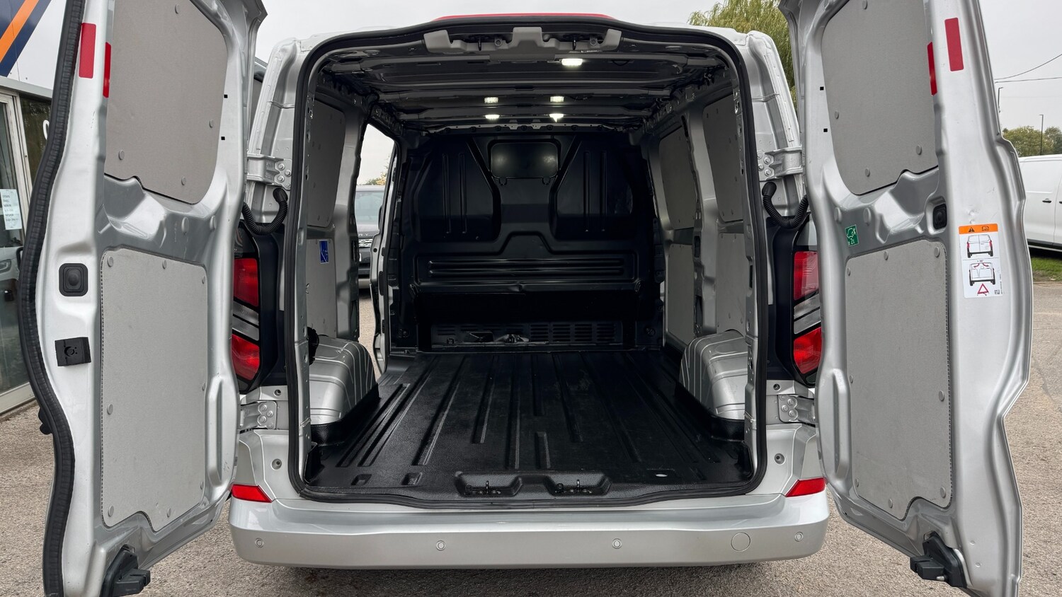 Used Ford Transit Custom 2024 for sale - 76309726: Photo 8