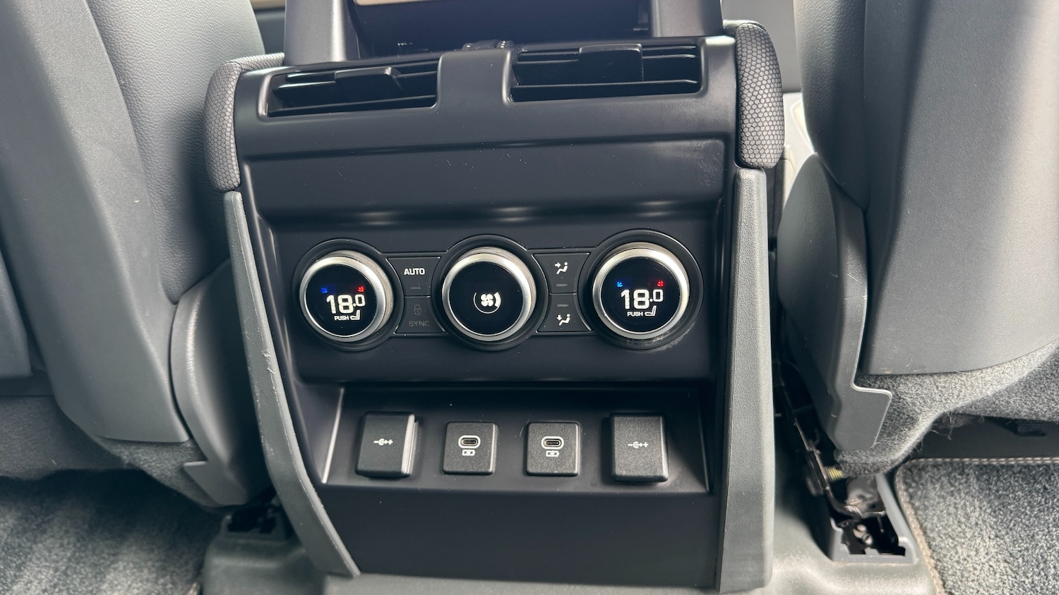 Used Land Rover Defender 2021 for sale - 76243225: Photo 16