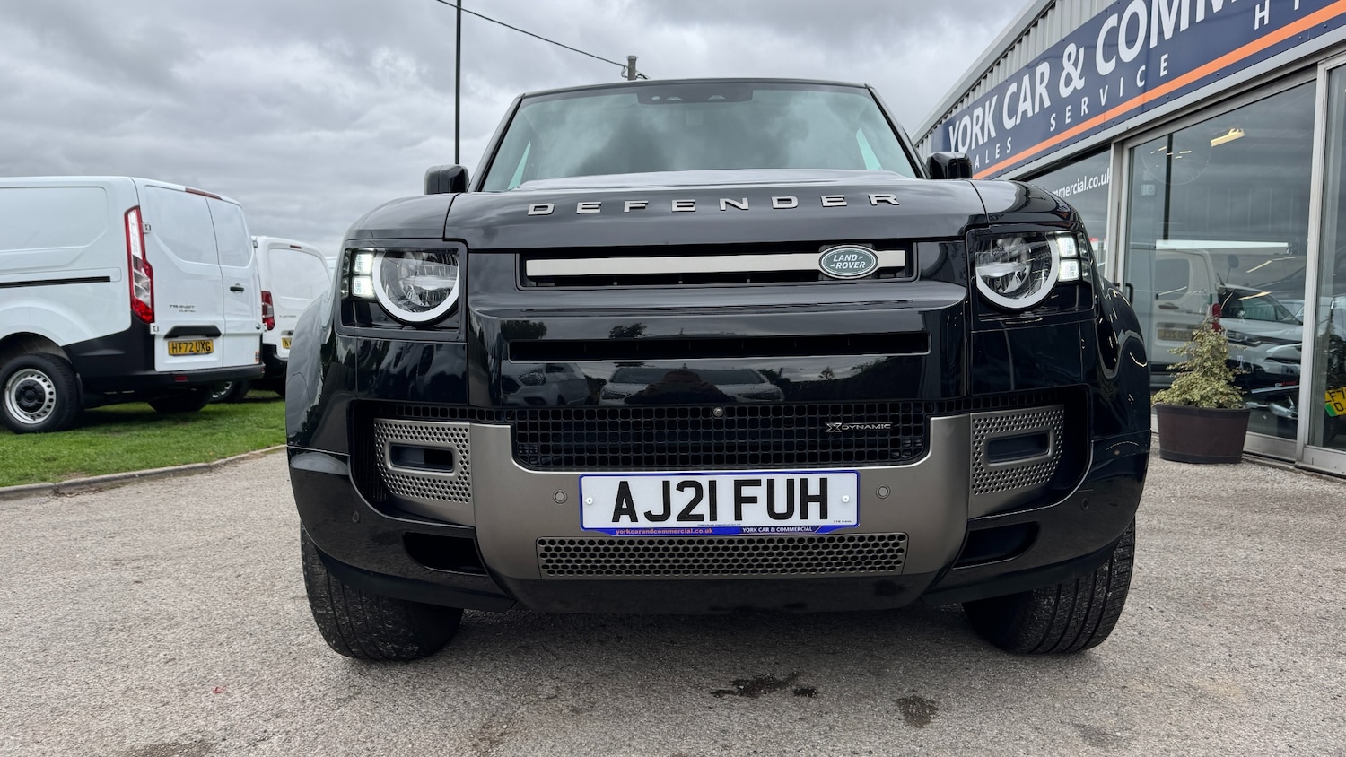 Used Land Rover Defender 2021 for sale - 76243225: Photo 2