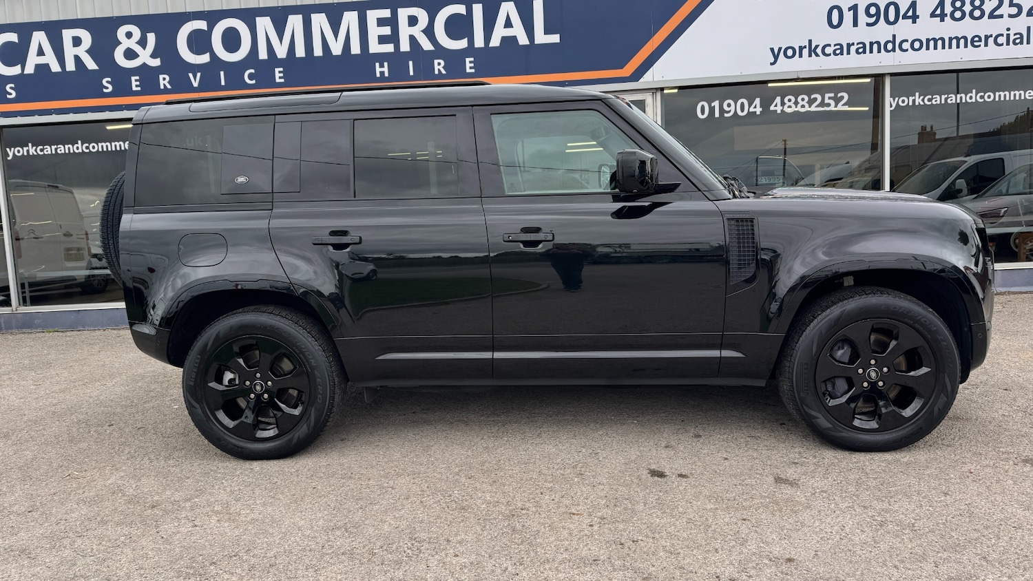 Used Land Rover Defender 2021 for sale - 76243225: Photo 4