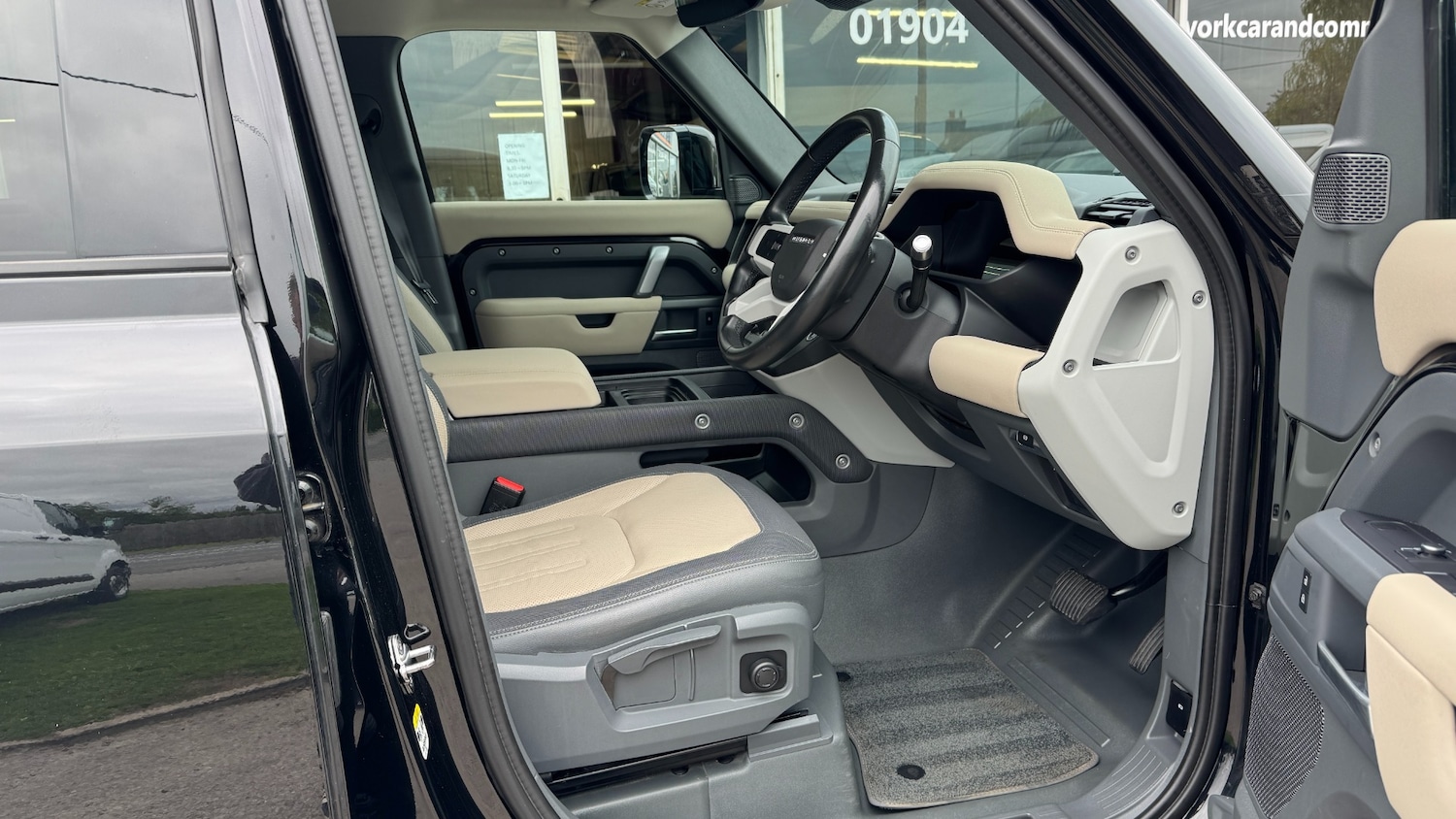 Used Land Rover Defender 2021 for sale - 76243225: Photo 8