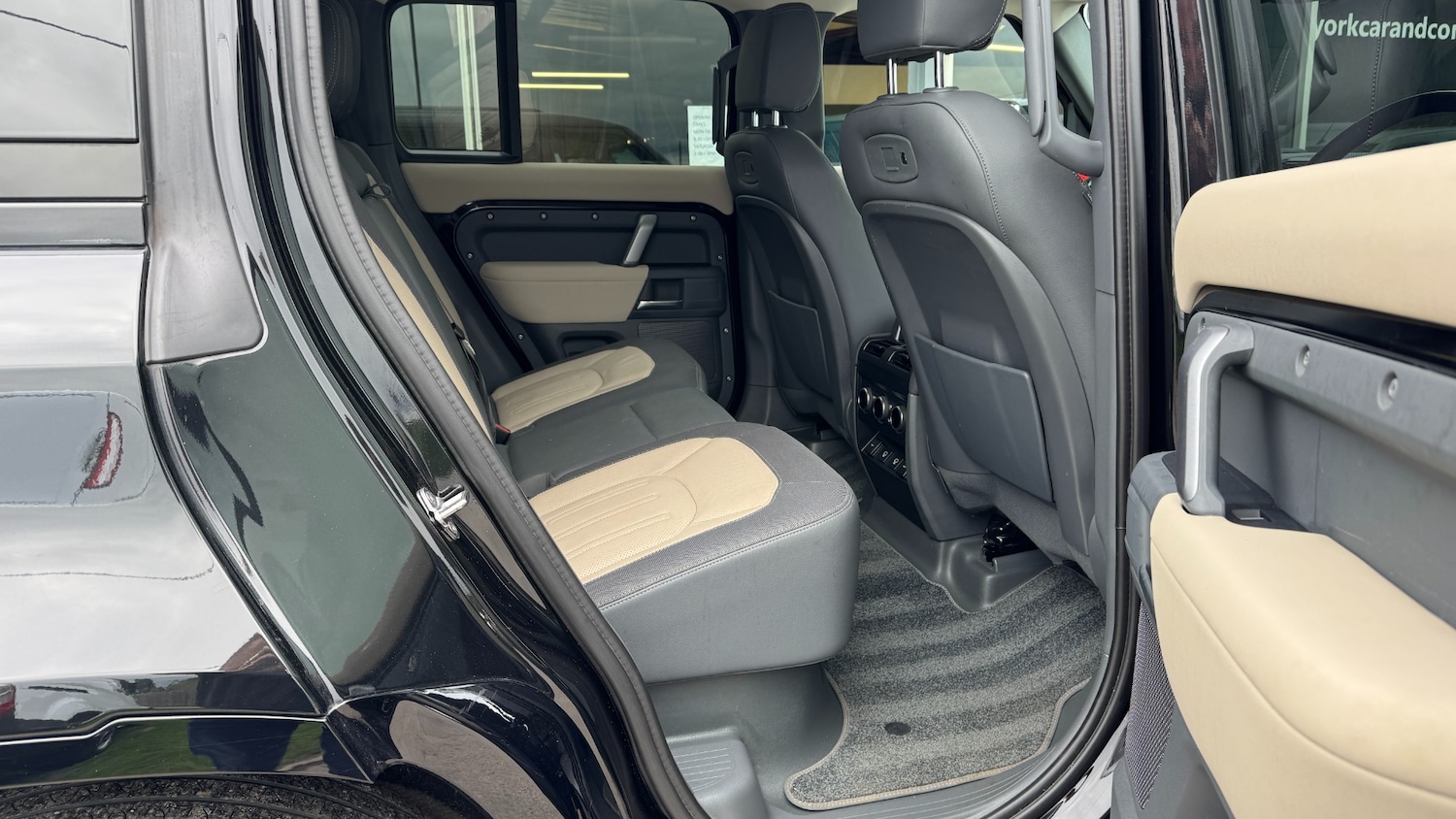 Used Land Rover Defender 2021 for sale - 76243225: Photo 9