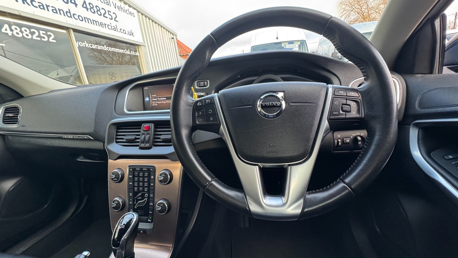 Used Volvo V40 2019 for sale - 77233610: Photo 17