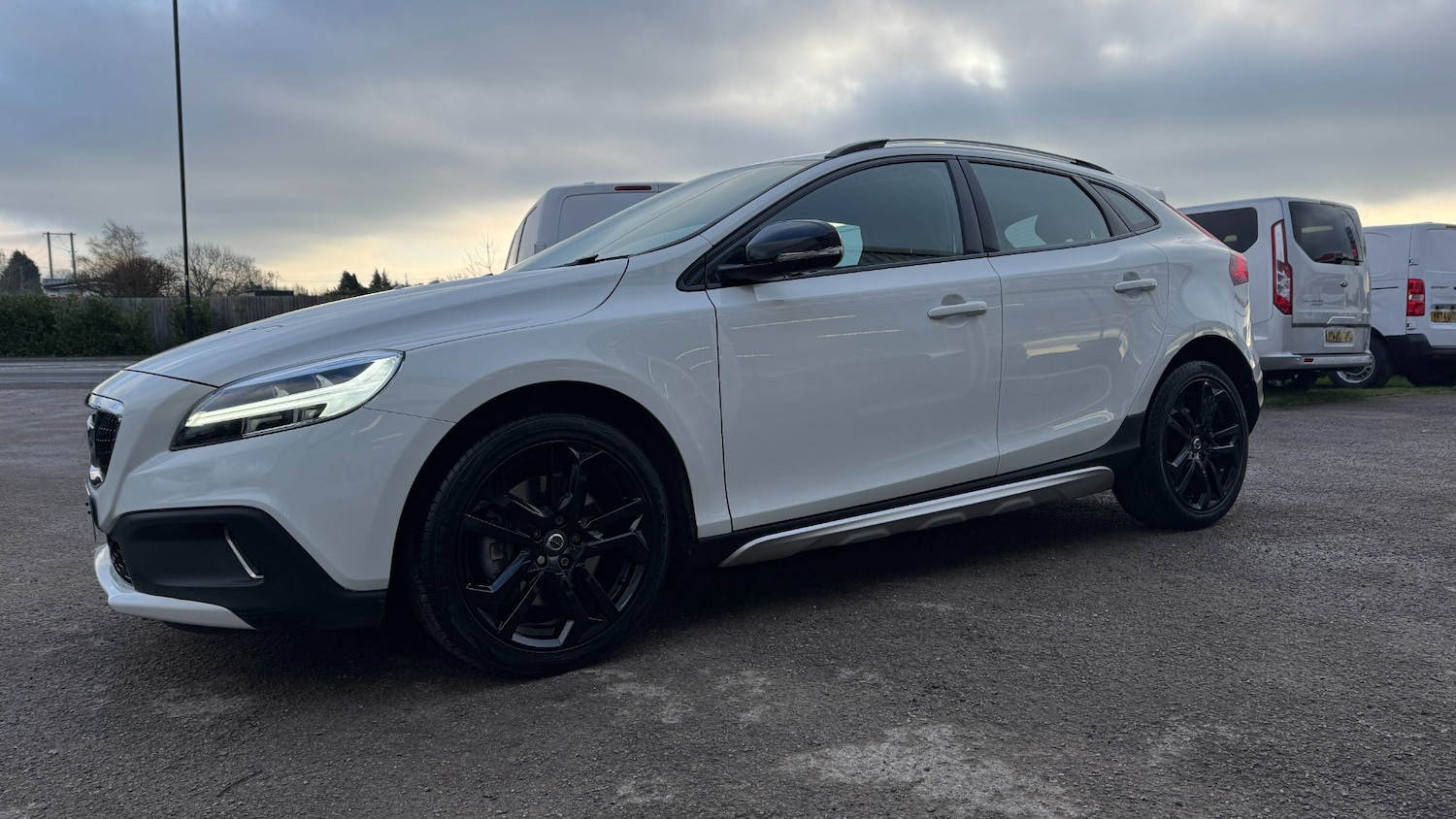 Used Volvo V40 2019 for sale - 77233610: Photo 3