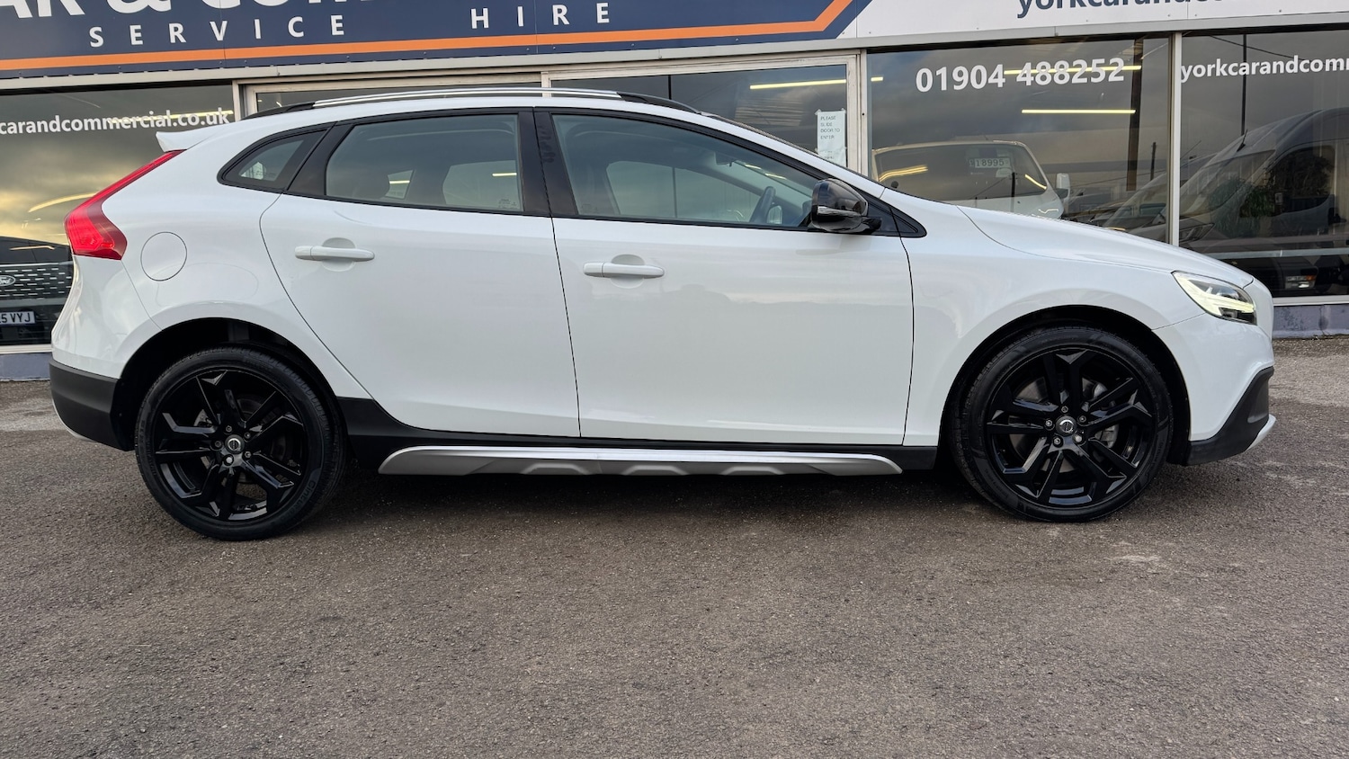 Used Volvo V40 2019 for sale - 77233610: Photo 4