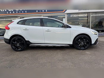 Used Volvo V40 2019 for sale - 77233610: Photo