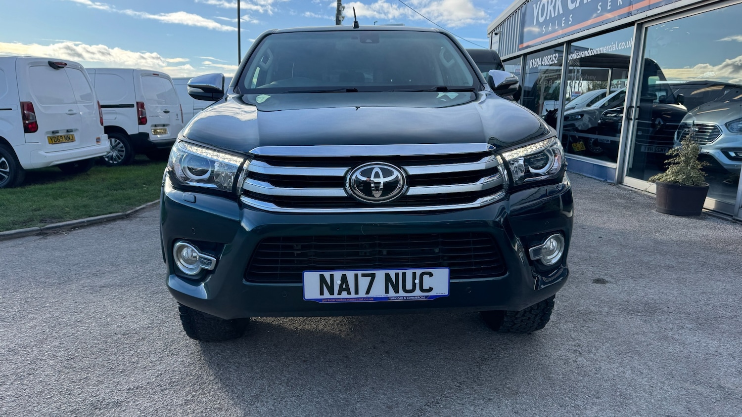 Used Toyota Hilux 2017 for sale - 76374131: Photo 2
